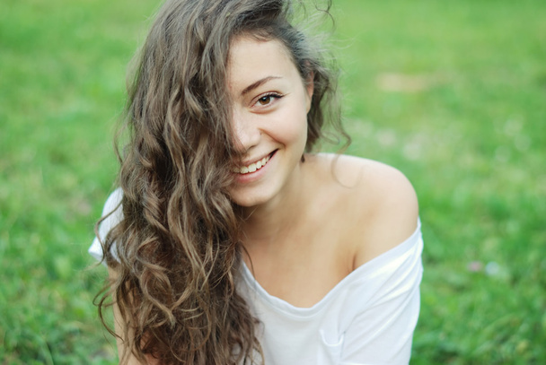 Beautiful girl with long wavy hair . Brunette with curly hairstyle - Foto, imagen