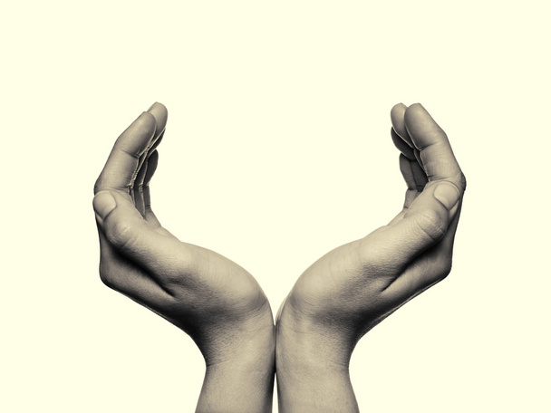 Handen symboliseren steun en bescherming - Foto, afbeelding