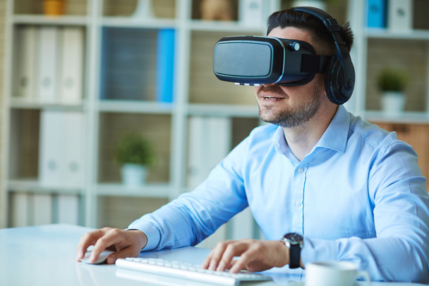 Businessman gaming with vr headset - 写真・画像