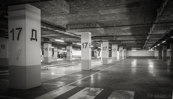 Parcheggio garage interno sotterraneo
 - Foto, immagini