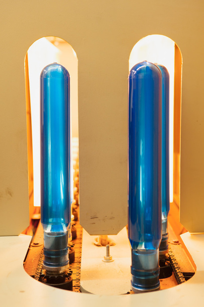 grote plastic flessen molding machine - Foto, afbeelding