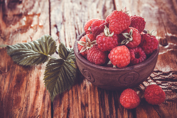 Fresh raspberry on a wooden table - Fotoğraf, Görsel