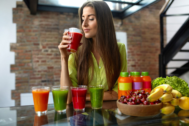 Fitness Food, Nutrition. Healthy Eating Woman Drinking Smoothie - Фото, изображение