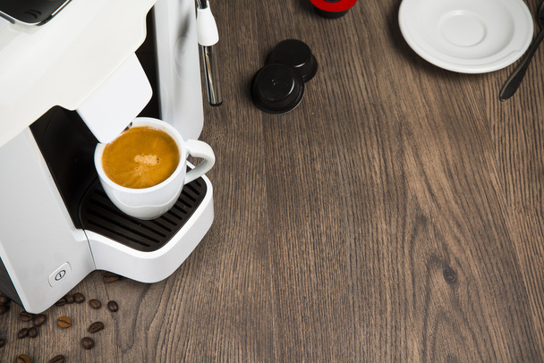 espressokoffie gemaakt met capsules thuis - Foto, afbeelding
