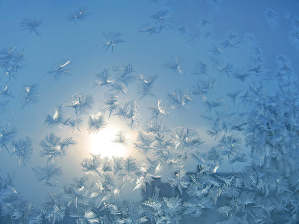 Frosty natuurlijke patroon en zon - Foto, afbeelding