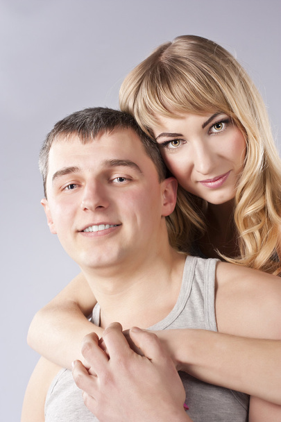 νέοι ευτυχής χαμογελαστοί ελκυστικό ζευγάρι μαζί - Φωτογραφία, εικόνα