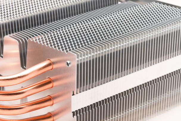 Système de refroidissement par radiateur pour un processeur puissant
 - Photo, image