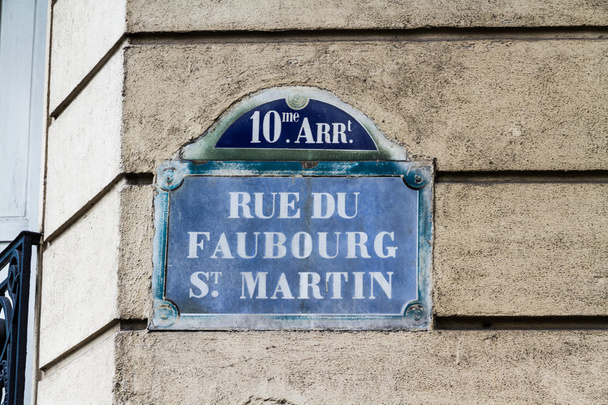 パリの古い道路標識 Rue Du Fabourg サン ・ マルタン - 写真・画像