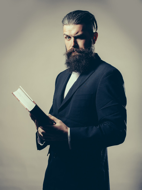 Bearded handsome man with book - Fotoğraf, Görsel