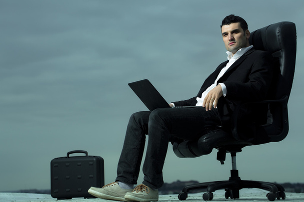 businessman with laptop on chair outdoor - Foto, Imagen