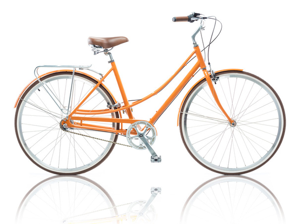 Stylowe kobiece pomarańczowy roweru na białym tle - Zdjęcie, obraz