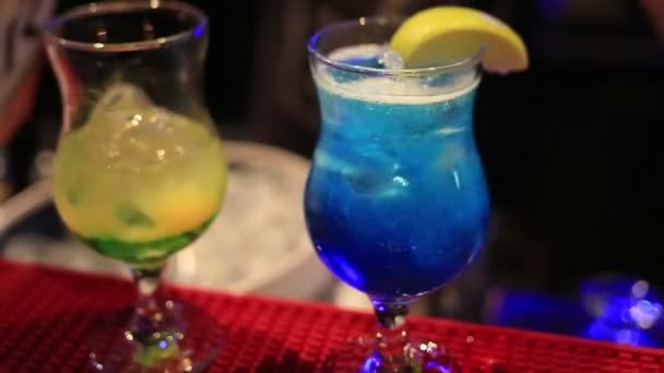 Barman preparing two colorful exotic cocktails in night club - Footage, Video