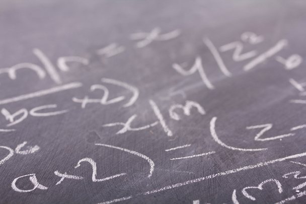 Close-up de quadro-negro com equações matemáticas
 - Foto, Imagem