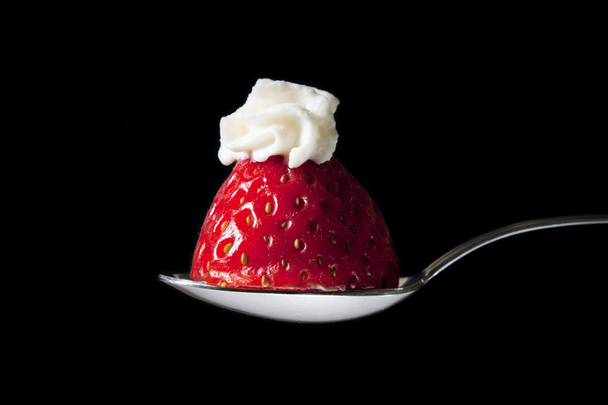 Erdbeere mit Sahne - Foto, Bild