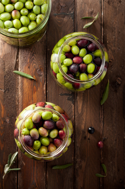 olivy ve slaném nálevu - Fotografie, Obrázek
