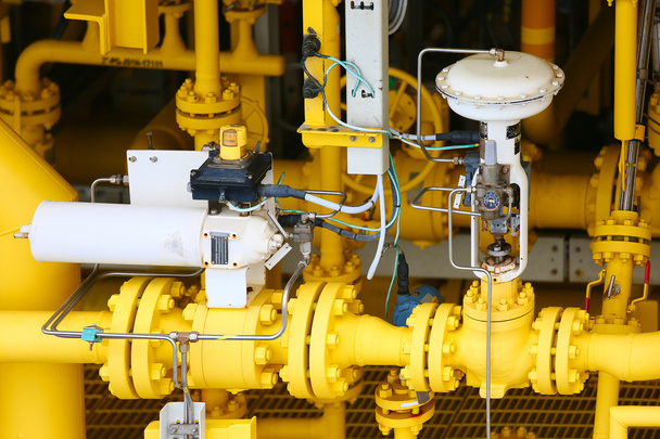 Řízení tlaku ventilů v procesu ropy a plynu a řízen Program logického řízení, Plc regulátor ventilu a řízení dodávek plynu nástroj k pohonu ventilu jako příkaz Plc. - Fotografie, Obrázek