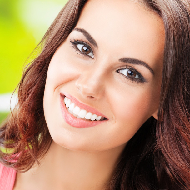 young happy smiling woman - Foto, Imagen