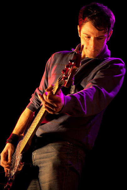 бас-гітарист
 - Фото, зображення