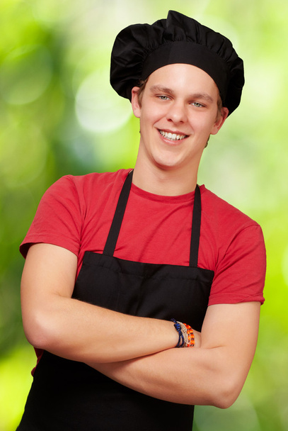 Portrét mladého kuchaře muže nosit uniformu a usmívá se proti - Fotografie, Obrázek