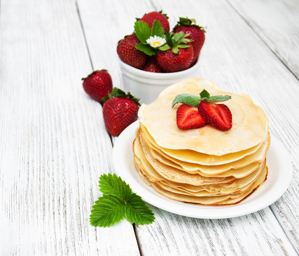 Pfannkuchen mit Erdbeeren - Foto, Bild