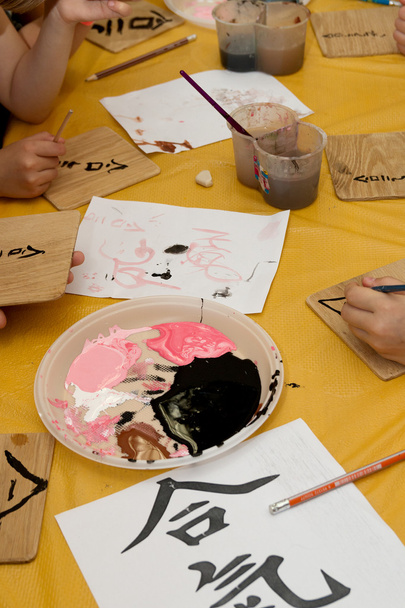 enfants dessinent des peintures
 - Photo, image