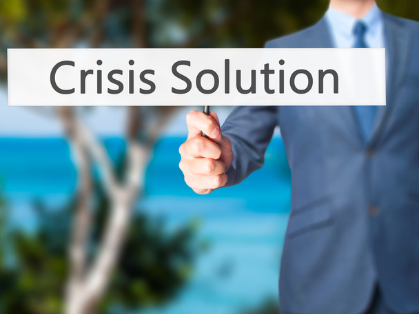 Oplossing van de crisis - zakenman teken tonen - Foto, afbeelding