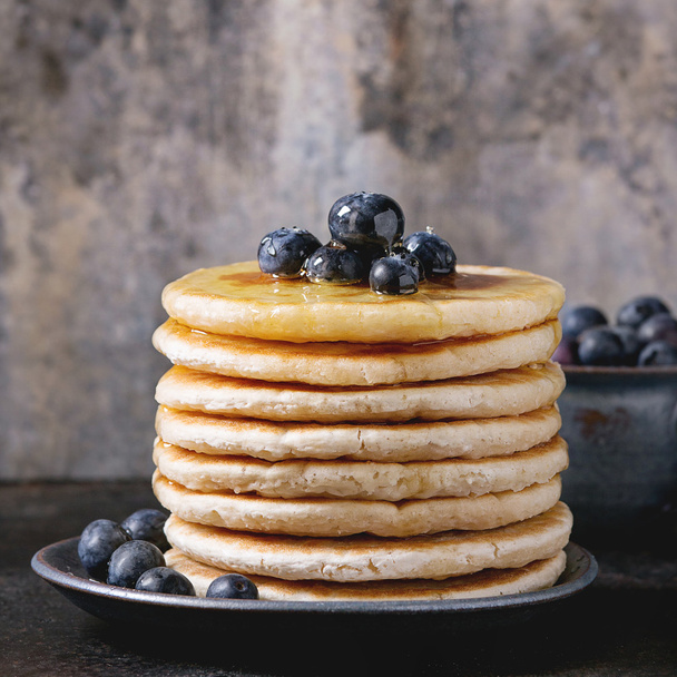Pancakes with fresh blueberries - 写真・画像