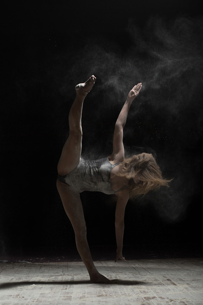 Woman doing vertical splits and sprinkle flour - Foto, immagini