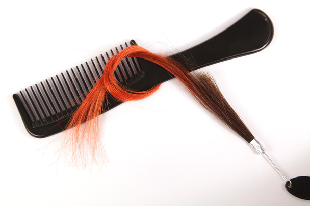 fekete fésű mesterséges hajjal - Fotó, kép
