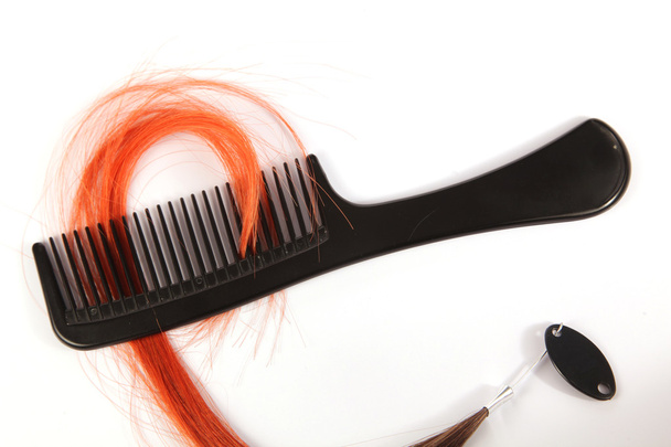 pettine nero con capelli artificiali
 - Foto, immagini