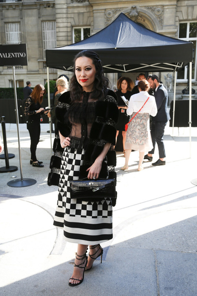 Christine Chiu attends the Valentino Haute Couture - Foto, afbeelding