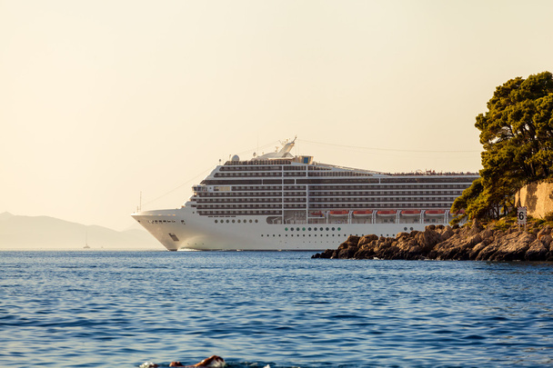 Luxusní výletní loď z přístavu Dubrovnik. - Fotografie, Obrázek