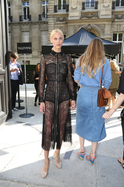  Aymeline Valade attends the Valentino Haute Couture - Foto, afbeelding