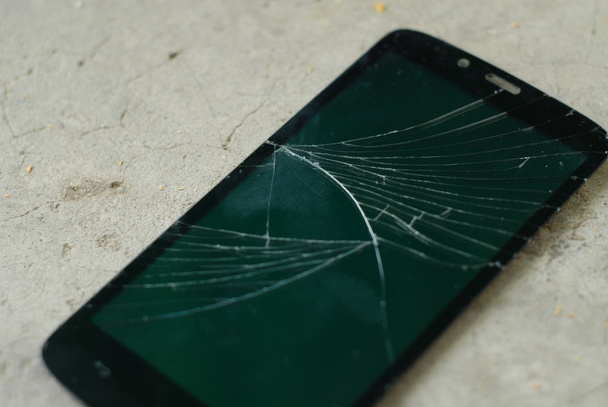 Akıllı telefon kırık cam - Fotoğraf, Görsel