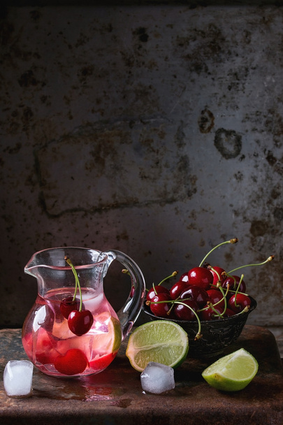 Cherry and lime lemonade - Fotoğraf, Görsel