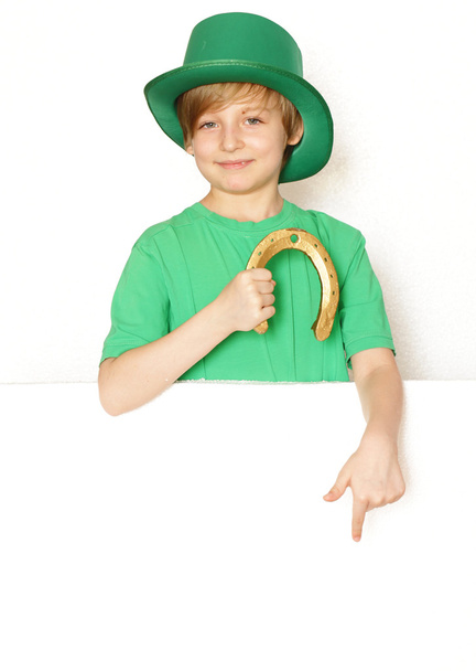 mignon jeune garçon dans un chapeau vert - vacances St. Patrick
 - Photo, image