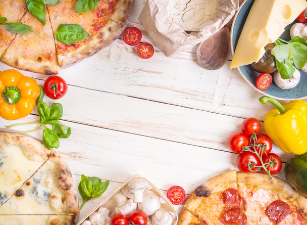 Pizza et ingrédients fond blanc
 - Photo, image