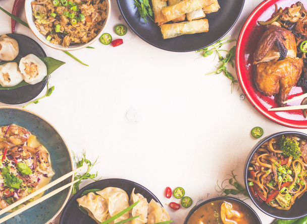 Çin yemeği beyaz arka plan - Fotoğraf, Görsel