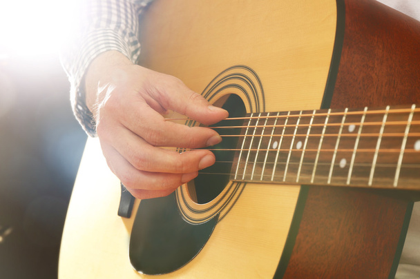 Man playing acoustic guitar - Fotografie, Obrázek