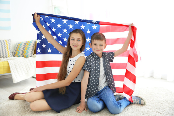 Kids and American flag in room - Foto, Imagen