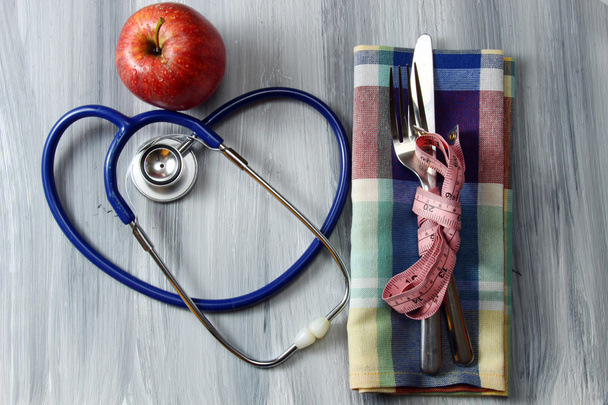 ein Stethoskop und ein Apfel - Foto, Bild