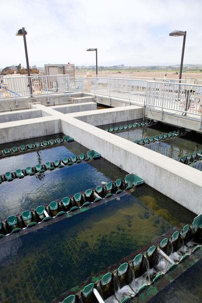 Bassins de sédimentation des eaux usées recyclées
 - Photo, image