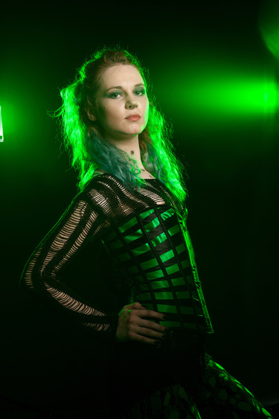 Kadın moda aydınlatmada yeşil corsait - Fotoğraf, Görsel