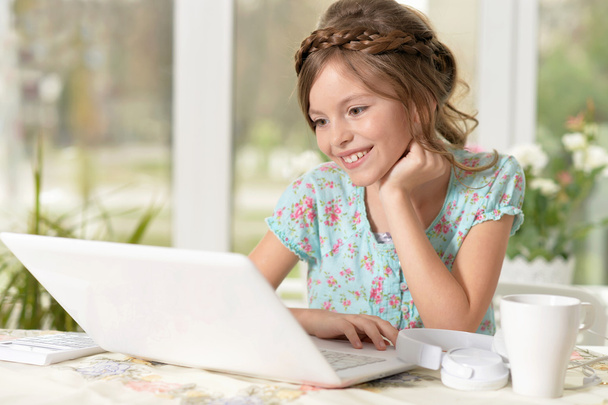 Little girl using computer - Фото, изображение