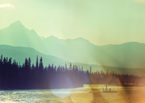 pintorescas montañas canadienses
 - Foto, imagen