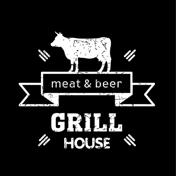 グリルハウスブラックボードにヴィンテージロゴグリルチョーク。肉とビールカフェ、ビールレストランのロゴ。バーベキュー - ベクター画像