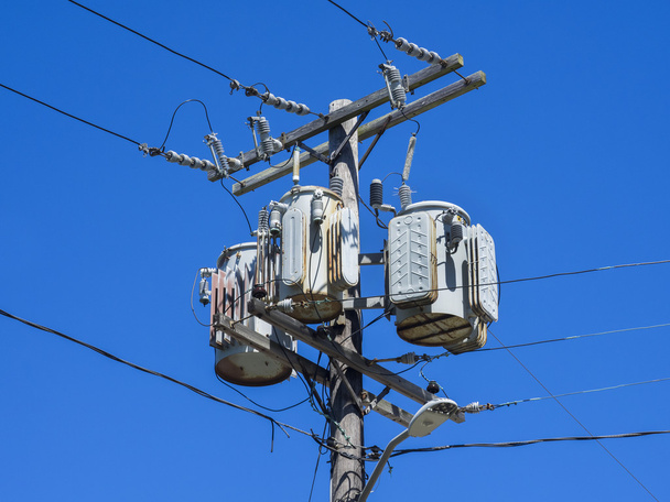 Electric transformer on blue sky - Foto, Imagem
