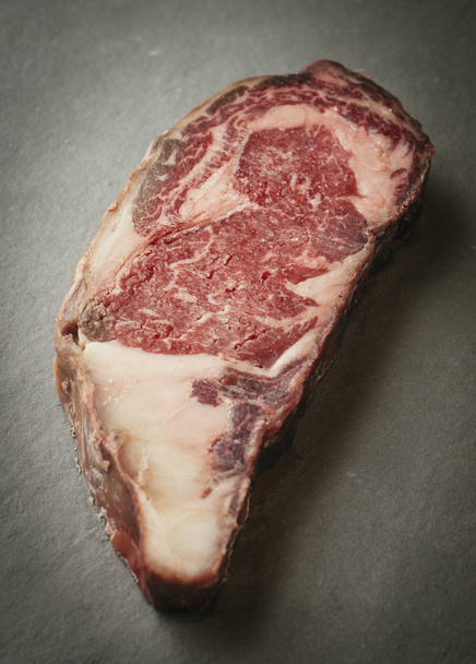 Cunha de carne de bovino submetida a maturação
 - Foto, Imagem