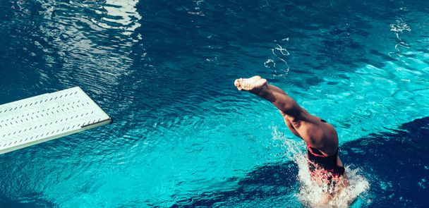Female diver jumping from platform - Valokuva, kuva