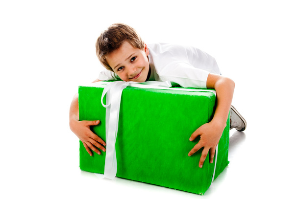 Niño con regalo
 - Foto, Imagen